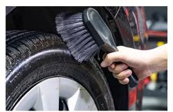 Щетка для автомобильных дисков и шин с мягкой щетиной и короткой ручкой (арт. 25-1408087)