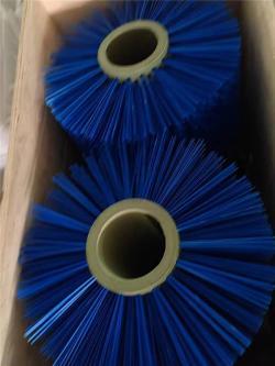 Кормушка для животных с щеткой от клещей для коров, лошадей, овец и свиней (арт. 25-1408384)