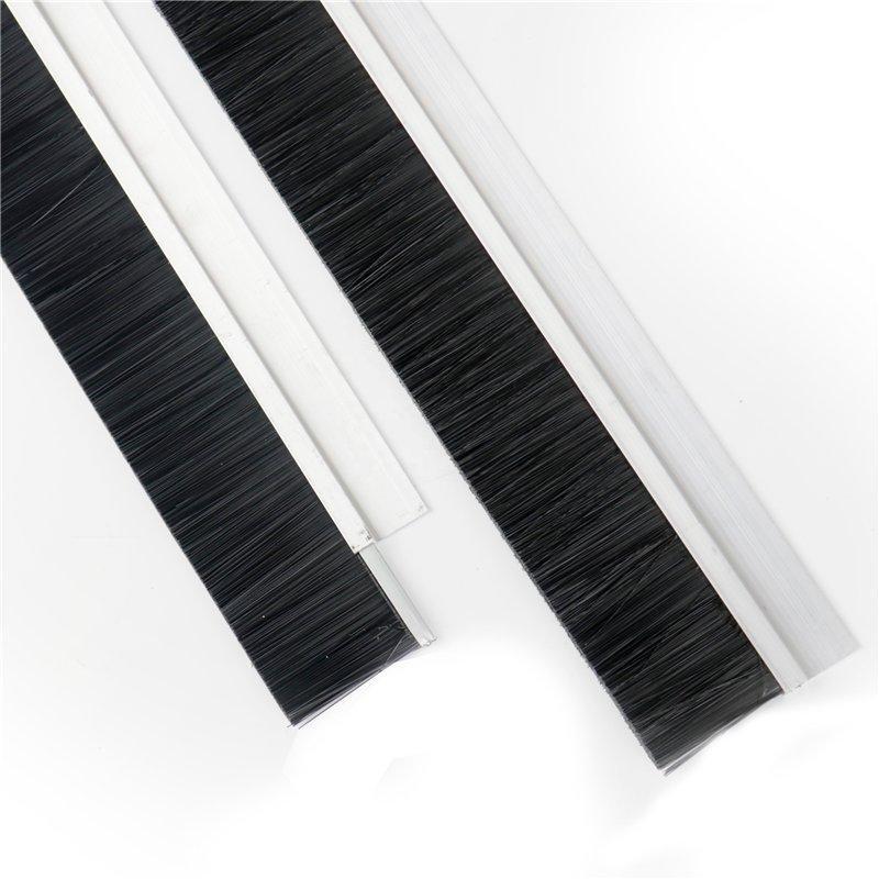 Дверная уплотнительная щетка с черными нейлоновыми щетинами (арт. 25-1408497)