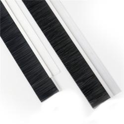 Дверная уплотнительная щетка с черными нейлоновыми щетинами (арт. 25-1408497)