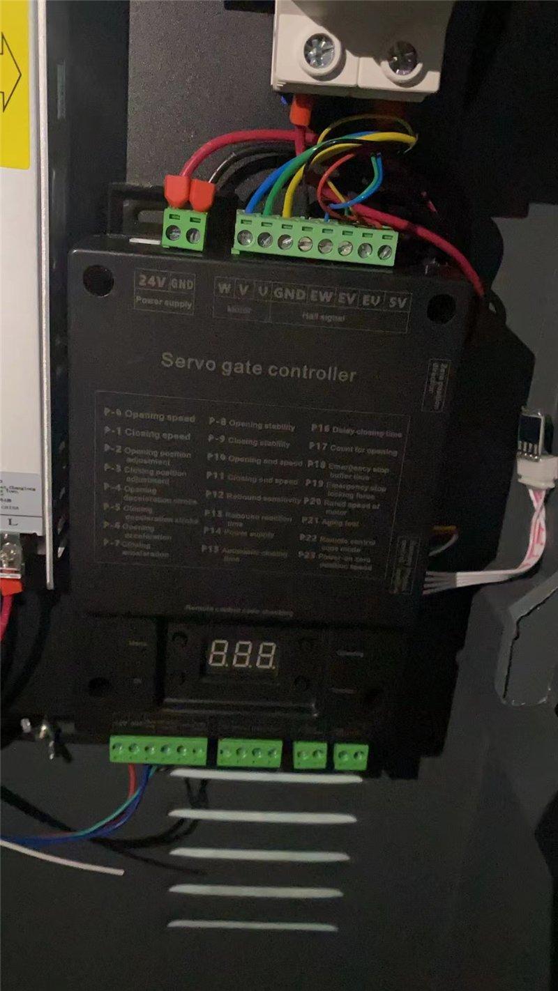 Шлагбаум автоматический скоростной с пультом и сервоприводом (арт. 25-5080514)