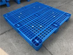 Паллеты пластиковые антискользящие 4-сторонние с 3 полозьями (арт. 25-5081601)