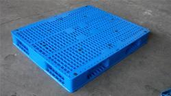 Паллет пластиковый двусторонний с сетчатой поверхностью и 4 входами (арт. 25-5081643)