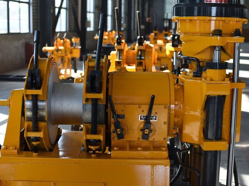 Станок буровой гидравлический с вращающейся головкой и насосом (арт. 25-5081941)