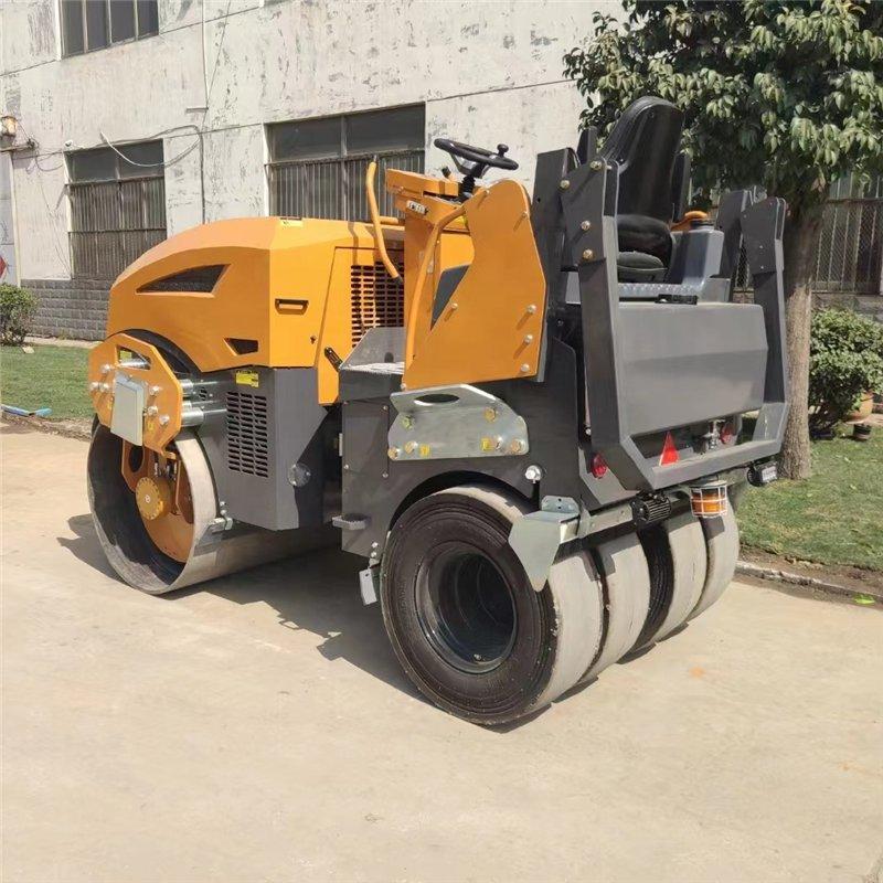 Каток вибрационный дизельный 2-5 тонн с резиновыми шинами (арт. 25-5082457)