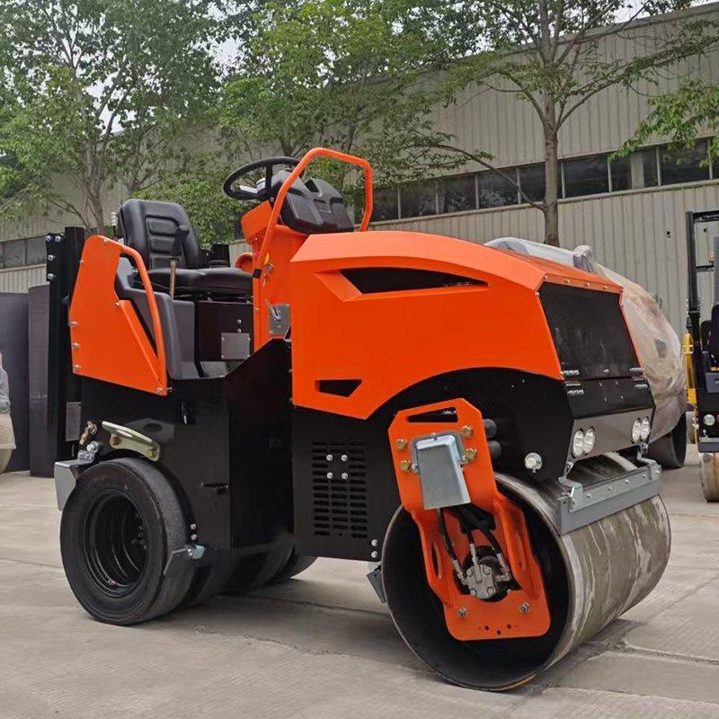 Каток дорожный вибрационный с резиновыми шинами и барабаном (арт. 25-5082479)