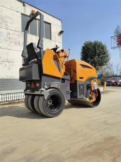 Каток дорожный вибрационный с резиновыми шинами 2-3 тонны (арт. 25-5082524)