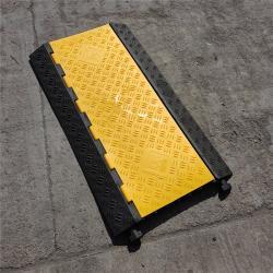 Рампа резиновая для кабелей 6-канальная уличная усиленная (арт. 25-5083366)