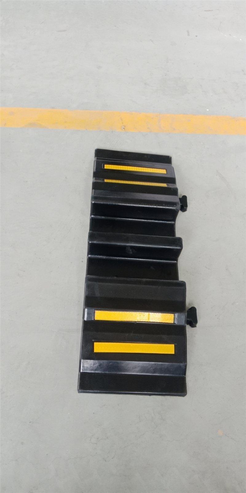 Протектор кабельный резиновый двухканальный уличный (арт. 25-5083400)