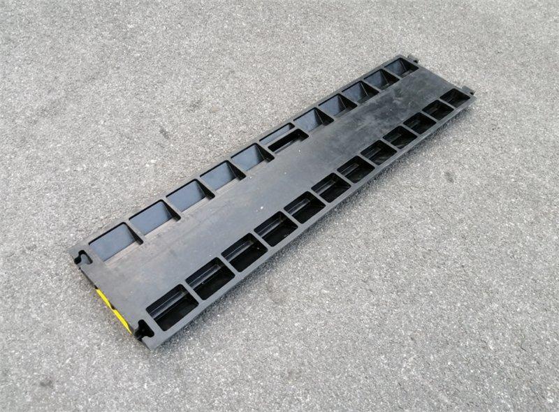 Кабельный канал резиновый дорожный на 2 канала (арт. 25-5083406)