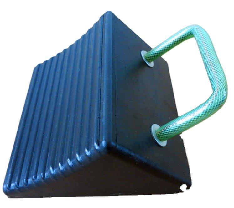 Упор колесный резиновый с металлической ручкой усиленный (арт. 25-5083421)