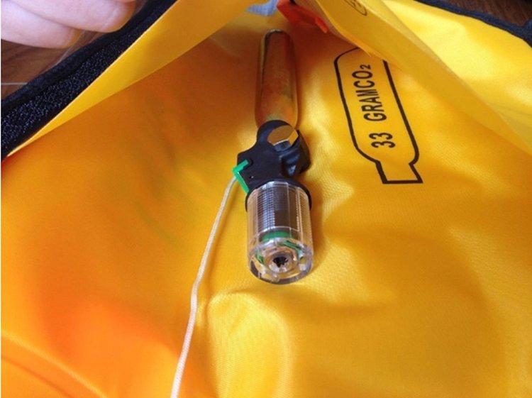 Жилет спасательный автоматический надувной желто-красный (арт. 25-5083472)