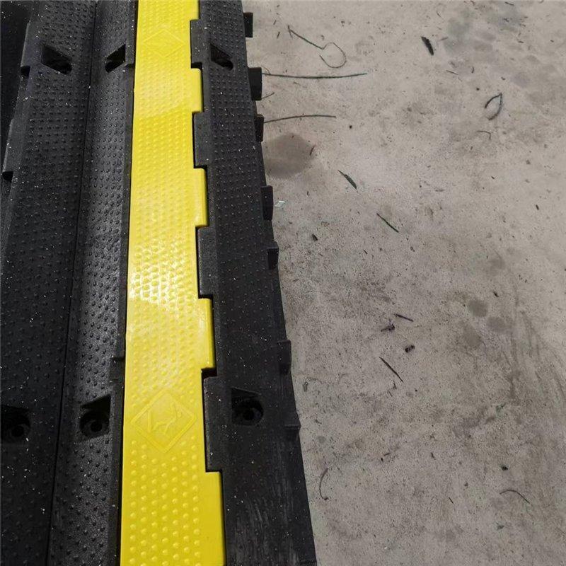 Протектор кабельный резиновый двухканальный с ПВХ крышкой (арт. 25-5083493)