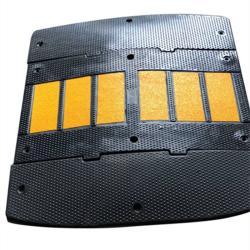 Лежачий полицейский резиновый светоотражающий 500*900*50мм (арт. 25-5083539)