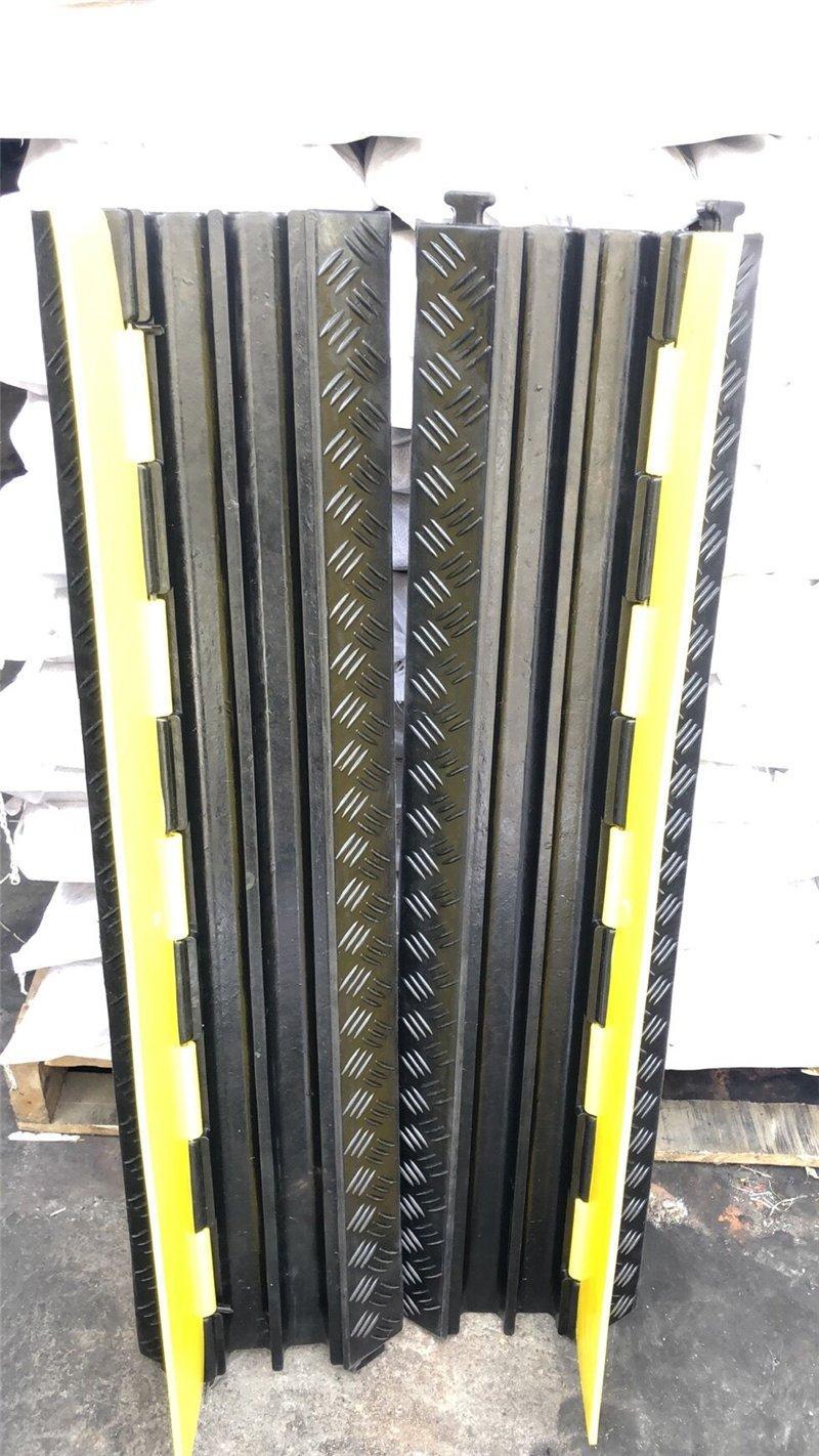 Кабельный мост резиново-пластиковый черно-желтый 5 каналов (арт. 25-5083548)