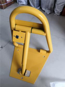 Замок парковочный треугольный стальной желтый ручной (арт. 25-5083630)