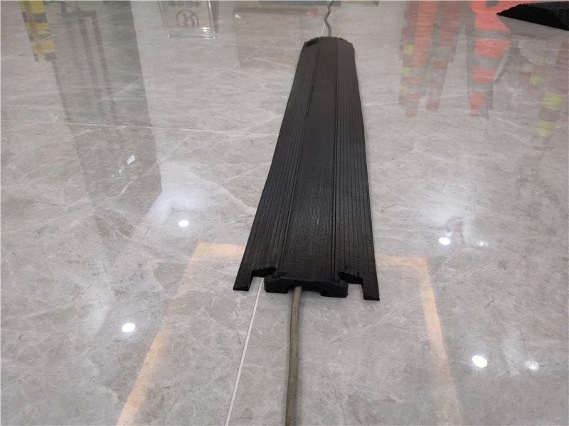 Протектор кабельный резиновый черный одноканальный (арт. 25-5083655)