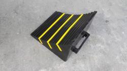 Упор резиновый для колес черно-желтый парковочный (арт. 25-5083657)