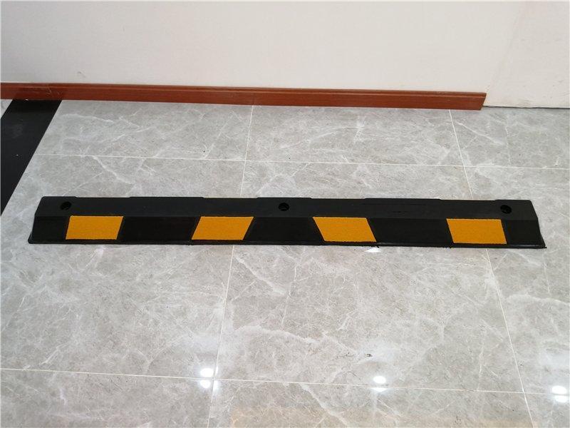 Ограничитель парковочный резиновый 1650мм колесный (арт. 25-5083668)