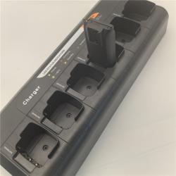 Зарядное устройство настольное шестиканальное для раций XIR (арт. 25-5083706)