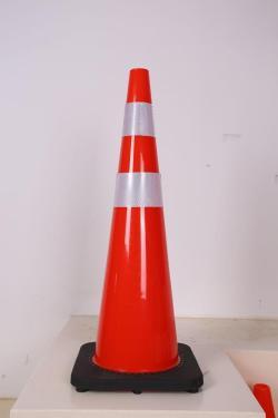 Конус дорожный гибкий ПВХ с резиновой основой 36 дюймов (арт. 25-5083751)