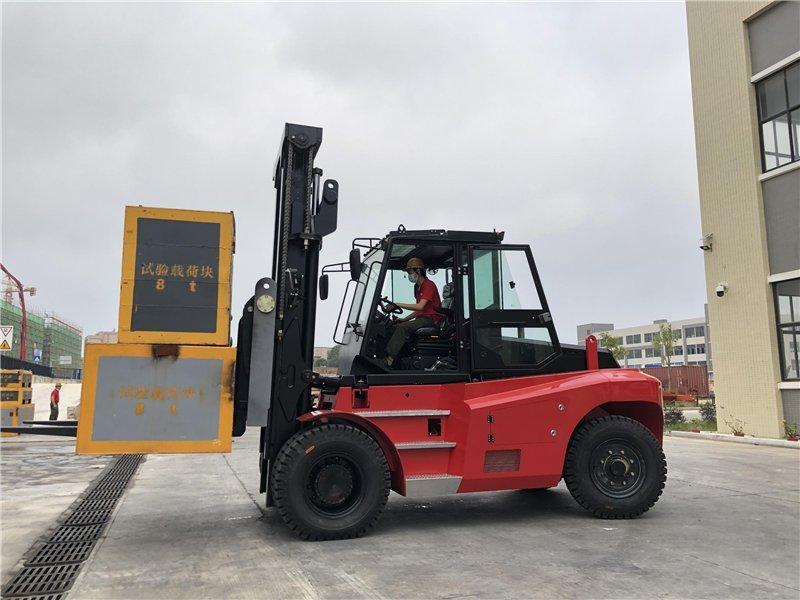 Погрузчик дизельный 13.5 т с высотой подъема 4.6 м (арт. 25-5085387)