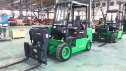 Погрузчик телескопический мини 3т (арт. 25-5085495)