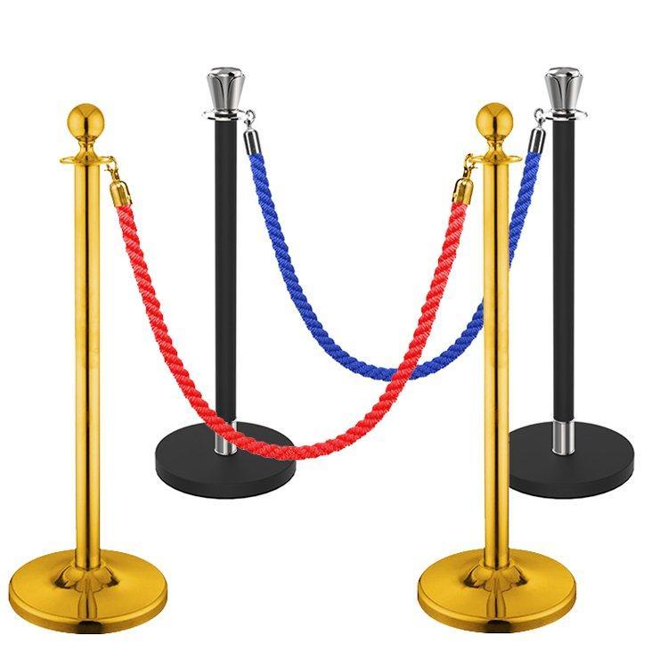 Стойка ограждения с круглым основанием и красным бархатом (арт. 25-5085857)