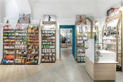 Мебель для аптеки из стекла и дерева с полками и шкафом (арт. 25-19080150)