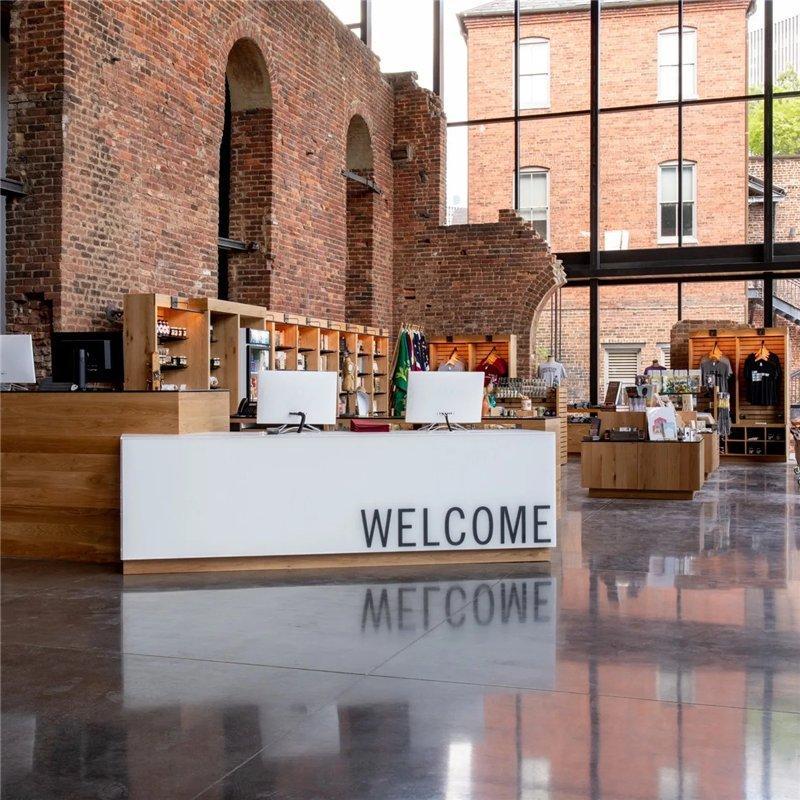 Стеллаж для музея деревянный с логотипом (арт. 25-19080192)