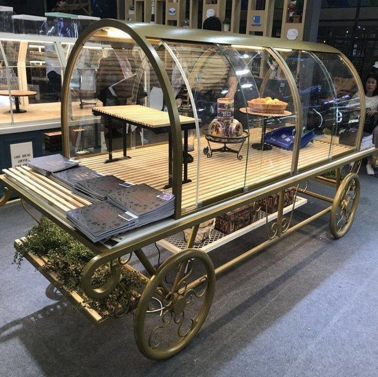 Витрина для выпечки с тележкой и стойкой для тортов (арт. 25-19080211)