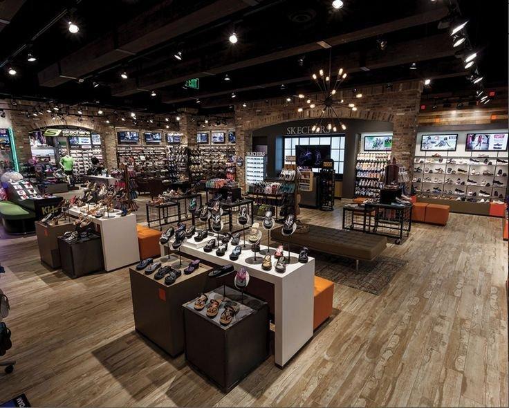 Стеллаж для обуви и одежды с декором для магазина (арт. 25-19080351)