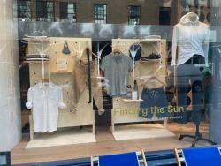 Полка из березы с крючками и изгибами для магазина (арт. 25-19080374)