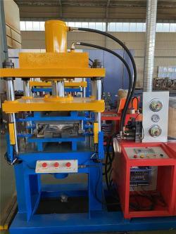 Машина для изготовления 3D панелей с двойной изоляцией (арт. 25-18080318)