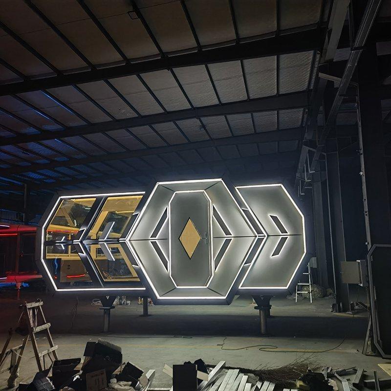 Капсульный отель для курорта, футуристичный дом на колесах (арт. 26-1090019)