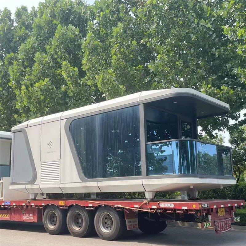 Капсульный дом на колесах с контейнерной конструкцией (арт. 26-1090097)