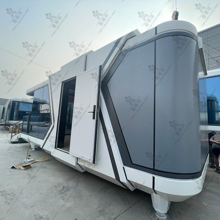 Модульный дом из контейнера 40ft с витринами (арт. 26-1090128)