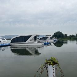 Плавучий дом на воде роскошный современный дизайн (арт. 26-1090191)