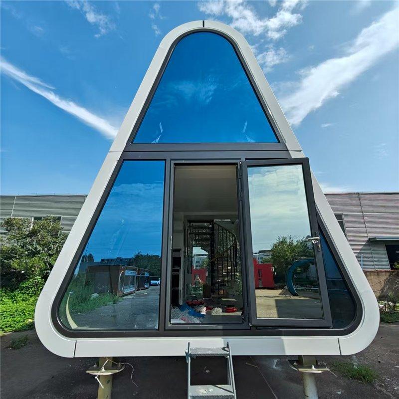 Дом-капсула роскошный двухэтажный треугольный (арт. 26-1090271)