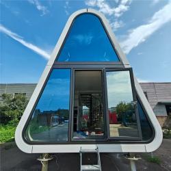 Дом-капсула роскошный двухэтажный треугольный (арт. 26-1090271)