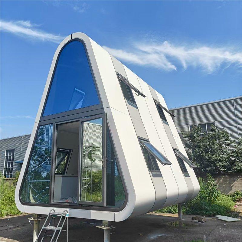 Вилла-капсула треугольная двухэтажная огнестойкая модульная (арт. 26-1090273)