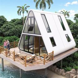 Дом-капсула треугольной формы с декором для отелей (арт. 26-1090283)