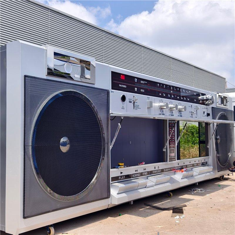 Дом на колесах с кухней и радио, компактный и модульный (арт. 26-1090391)