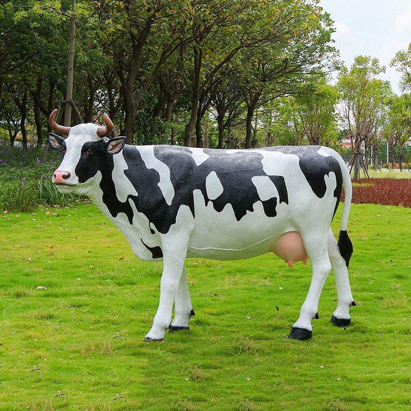 Статуя быка из стеклопластика в натуральную величину (арт. 26-1090566)